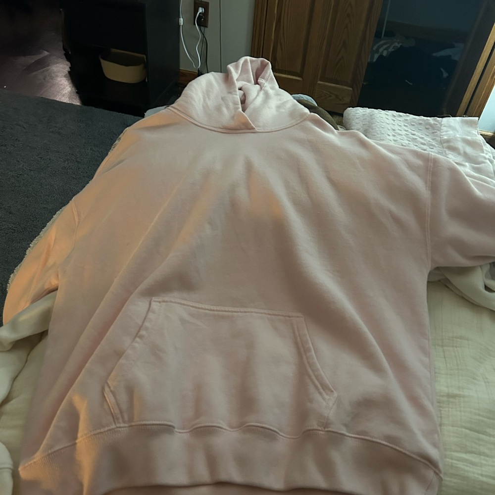 Worn once, very good condition. Light pink, I don’t think it’s sold no longer.